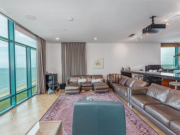 4th image of 310A Padre Blvd