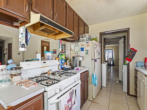 4th image of 104 Plaza Village Dr