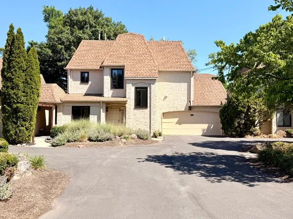 56 Gate House Ln, Edison, NJ 08820