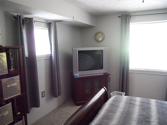 5th image of 214 Hamilton St
