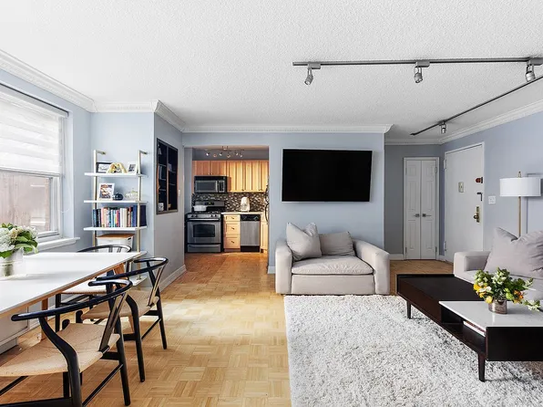200 E 24th St APT 201, Manhattan, NY 10010
