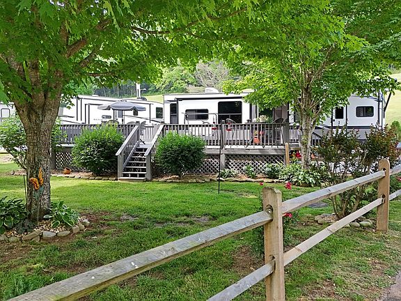 4th image of 17 Lauren Dr