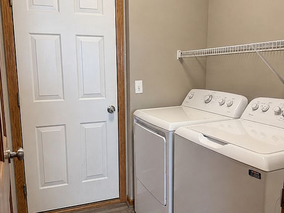 5th image of 1471 Yorkshire Ln