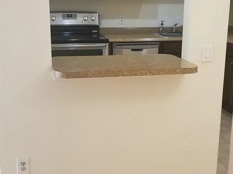 264 9th St #4D — Photo 4
