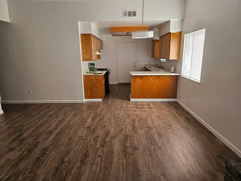 1748 E Beech Ave — Photo 3