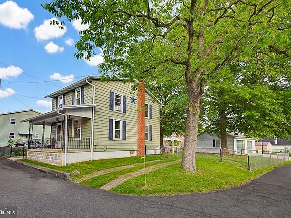 3rd image of 108 Rose Ln
