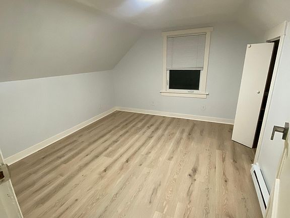 5th image of 3584 Tacoma Ave S #3