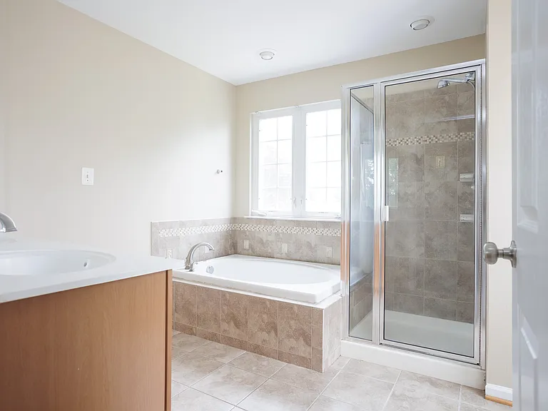 500 Monroe Point Dr — Photo 13