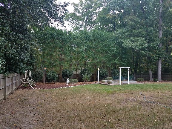 2nd image of 409 Nichols Farm Dr