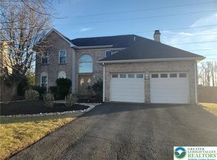 2667 Woodsview Dr, Bensalem, PA 19020