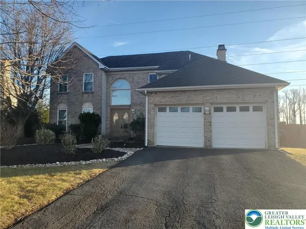 2667 Woodsview Dr, Bensalem, PA 19020