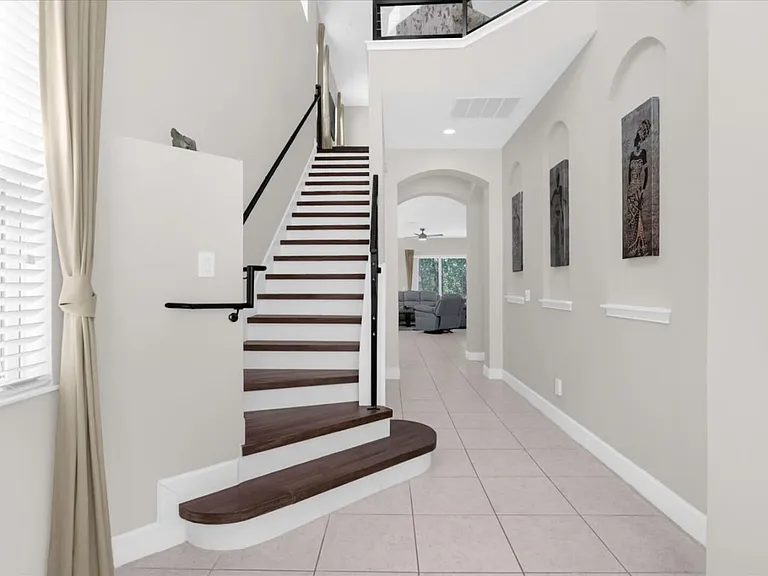 Fairview Cir — Photo 16