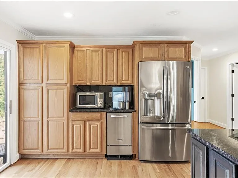 6340 Reives Rd — Photo 9