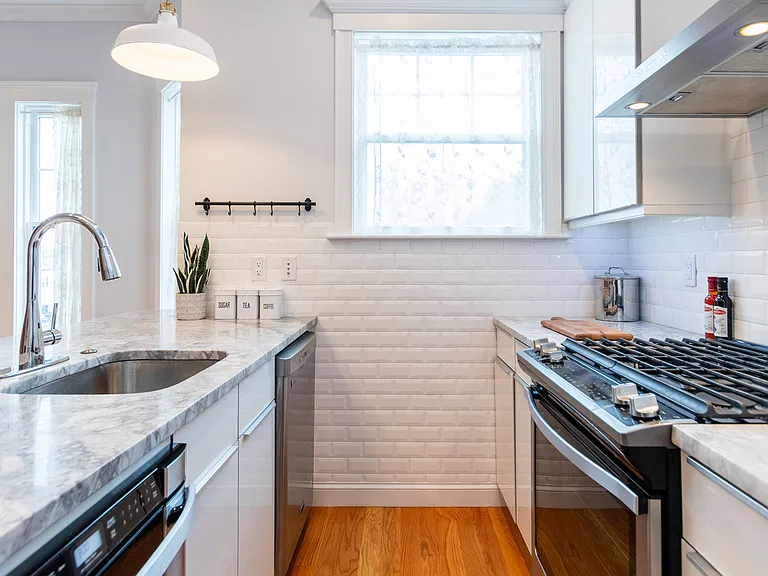 9 Everett Ave #2 — Photo 6