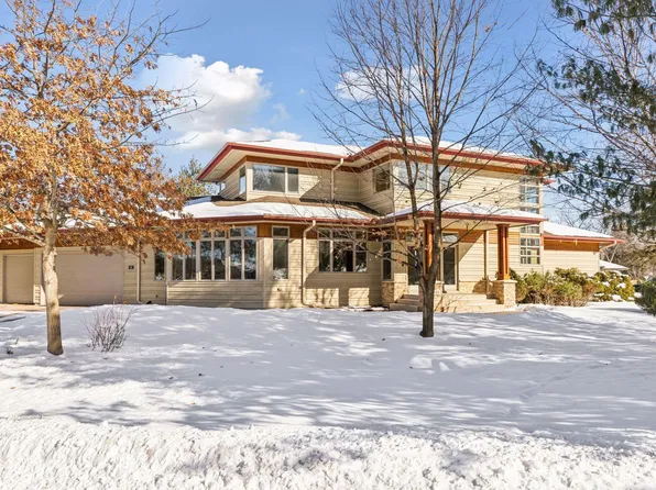 691 Heinel Cir, Roseville, MN 55113