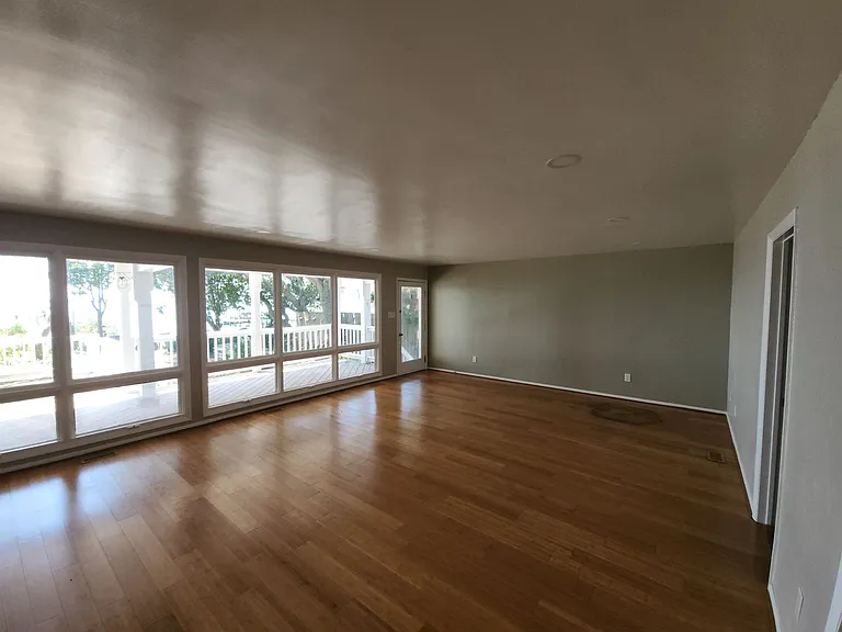 1331 Bayville St — Photo 39