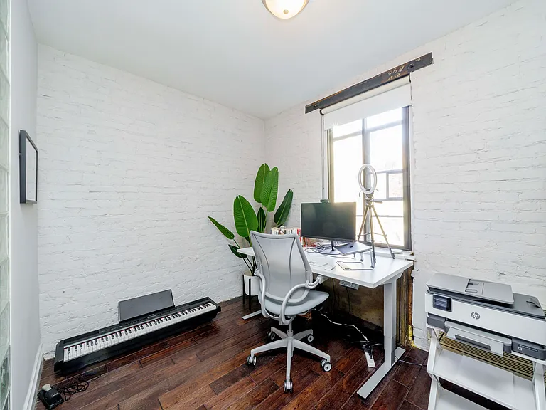255 W 23rd St #4HW — Photo 6