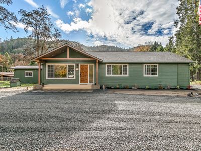 753 Rogue River Hwy, Gold Hill, OR, 97525
