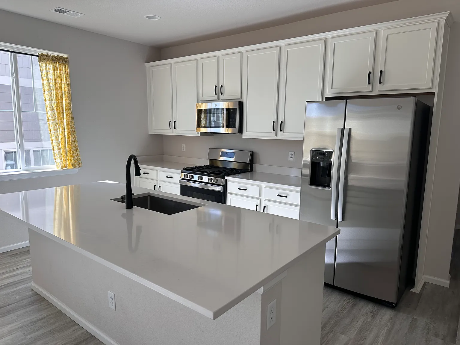 4 bed, 1747 sqft, $3,200 — Photo 2