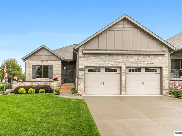 9930 Edgewater Ln, Lincoln, NE 68527