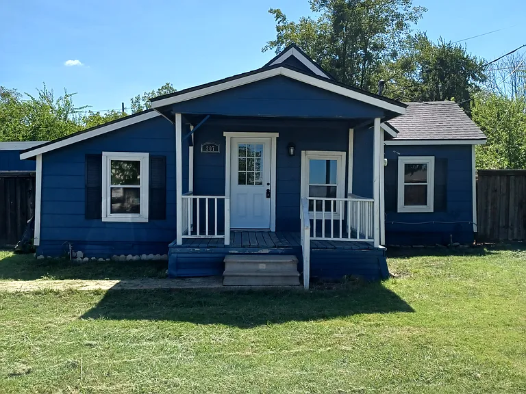 207 N Illinois St — Photo 1