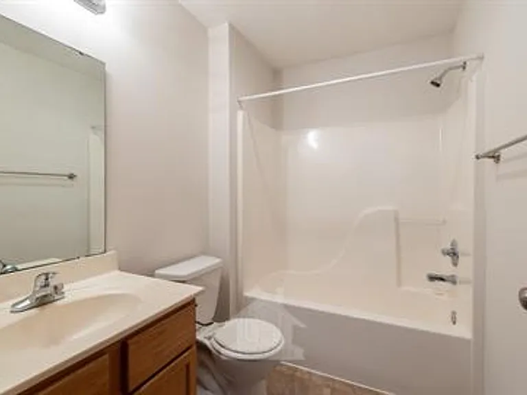 204B Beatie St — Photo 9