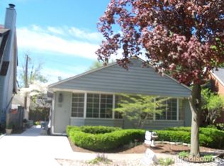 121 Mapleton Rd, Grosse Pointe Farms, MI 48236