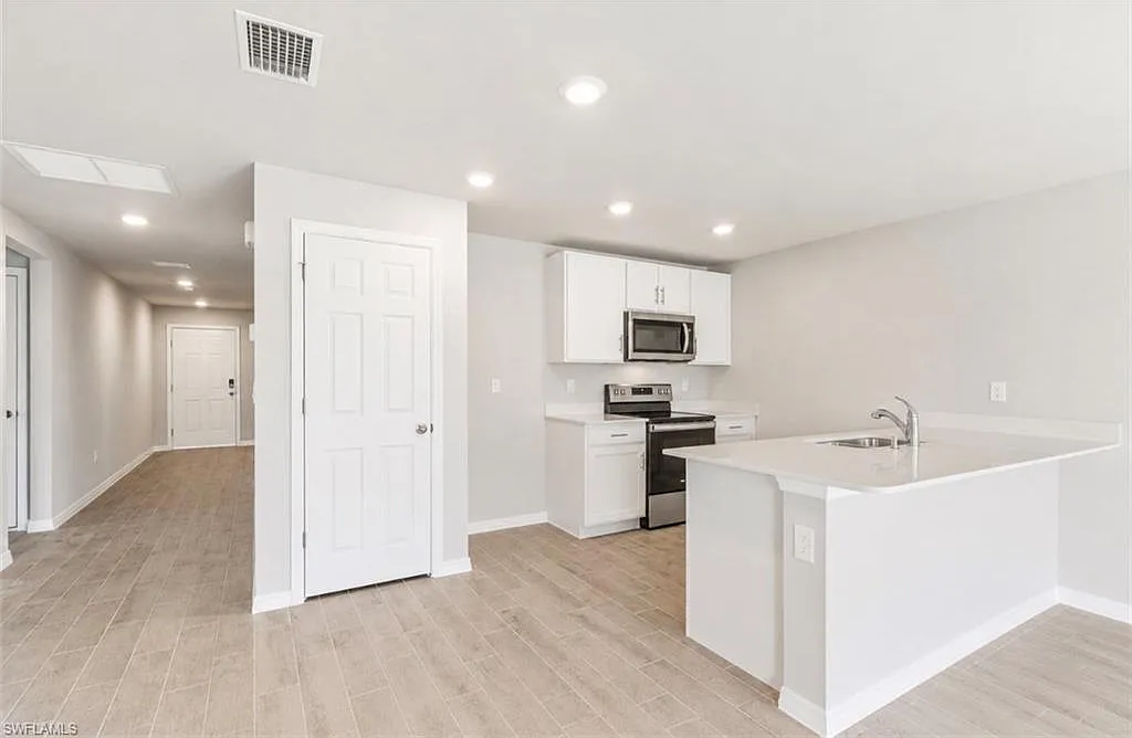 4 bed, 2.0 bath, 1499 sqft, $2,200 — Photo 3