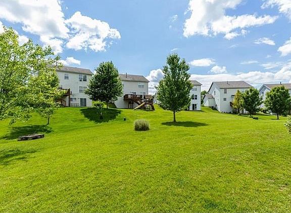 Large backyard that YOU DON'T have to cut!!