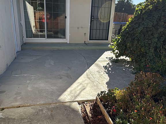 5th image of 996 Gretchen Ln