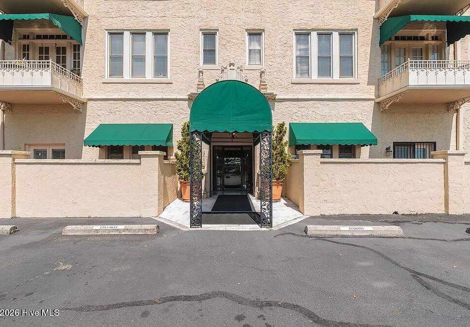 1st image of 2068 Walton Way #101