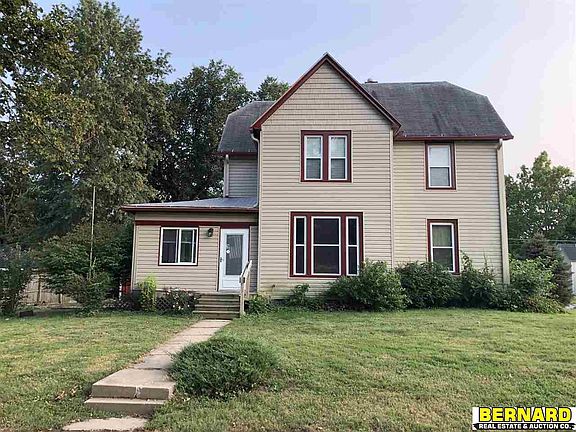 2nd image of 1821 1st Ave