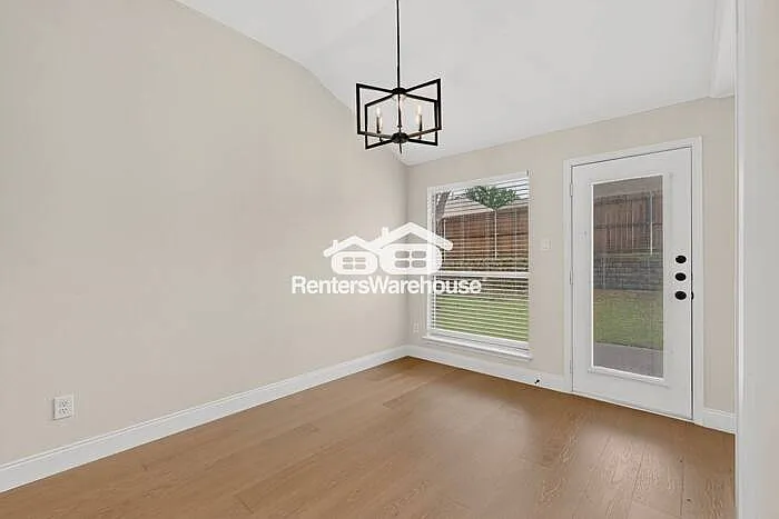 9113 Warren Dr — Photo 13