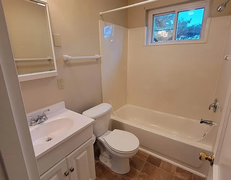 5623 Selby Ct — Photo 2