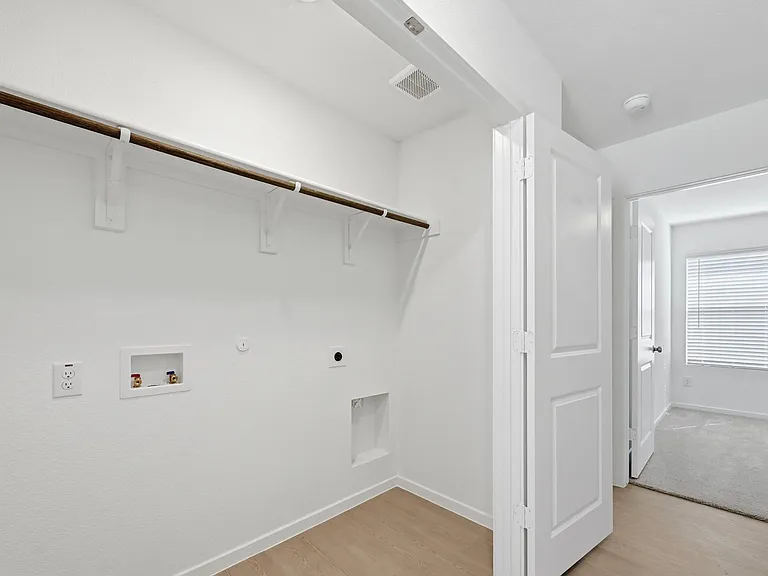 6509 Glade St — Photo 18