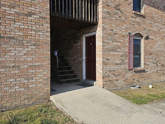2nd image of 122 Manna Dr APT 2