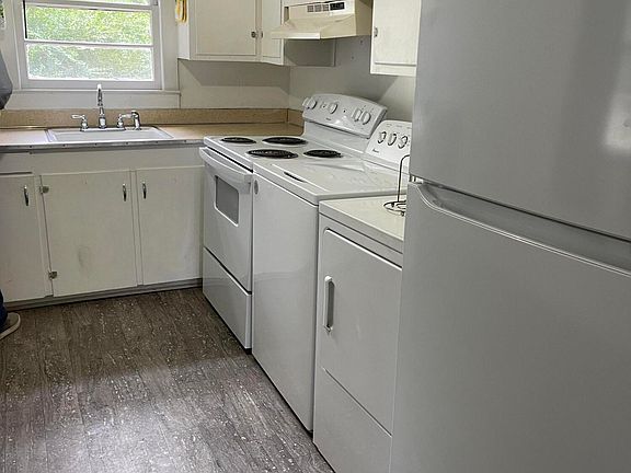4th image of 3526 Crestwood Drive