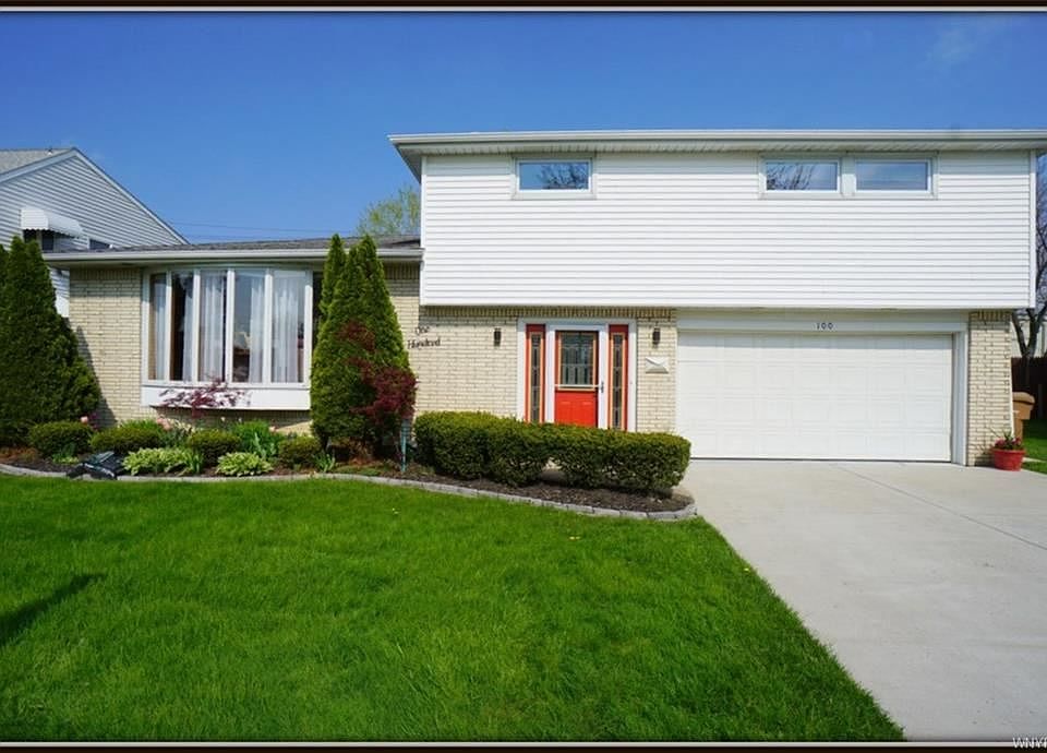1st image of 100 Nantucket Dr E