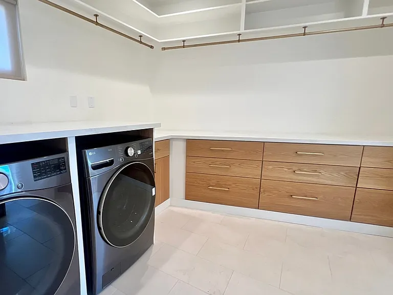 2525 Brant St — Photo 29