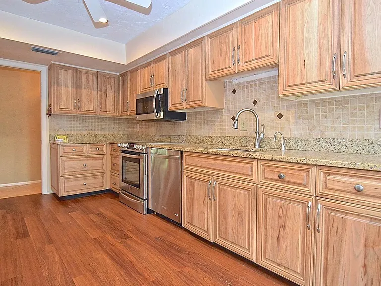 1876 Riviera Cir — Photo 16