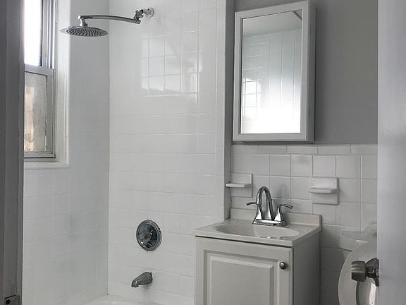 2nd image of 963 Winthrop Ave #1G