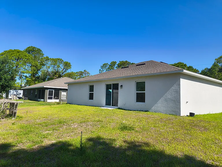 8257 Amendola Ave — Photo 4