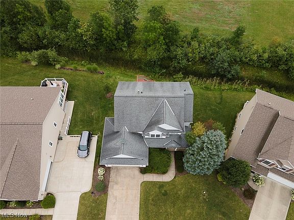 3rd image of 637 Eaton Dr