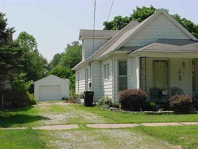 2nd image of 119 S Schuyler St