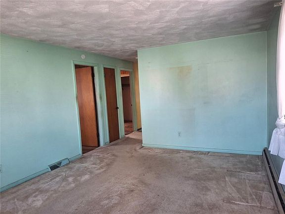4th image of 315 Grosvenor Ave