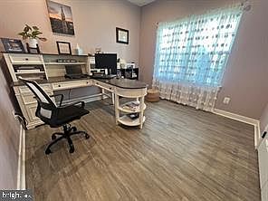 3rd image of 1739 Mel Ln