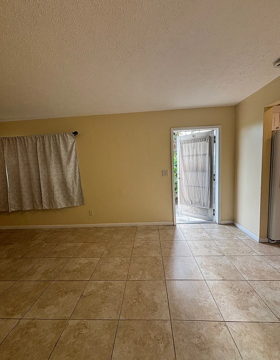Annual 2-bedroom 2-bath. Available — Photo 1