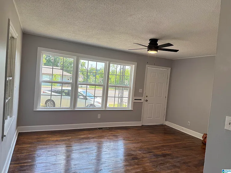 724 Graymont Ave W — Photo 2