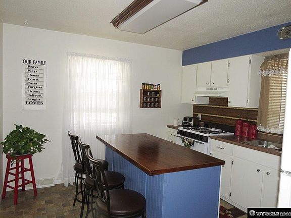 5th image of 922 E Jackson Ave