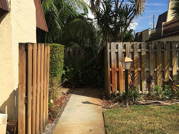 3rd image of 3536 Gardens East Dr